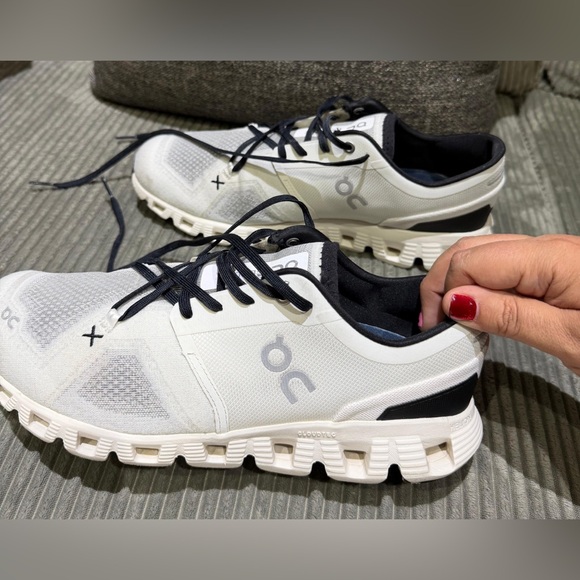 On Running Men's White and Black Sneakers Used in good condition - Picture 3 of 5